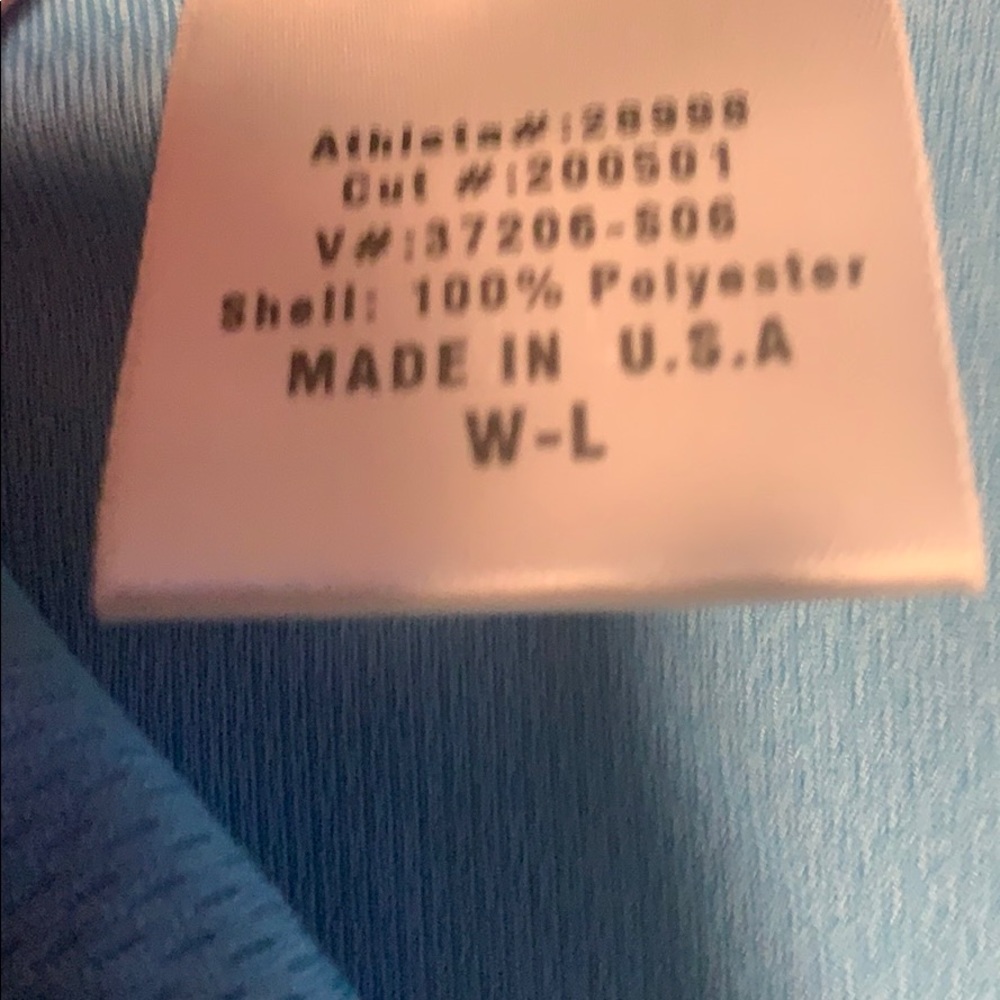 Athleta workout top. - Picture 7 of 8